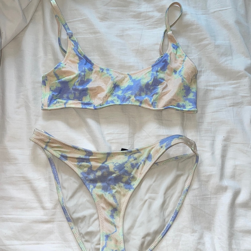TRIANGL BIKINI SET RINA TIE DYE